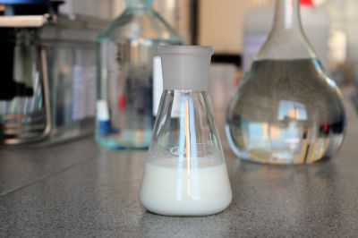 Специалисты лаборатории качества и безопасности Омского референтного центра выявили молоко с нарушениями